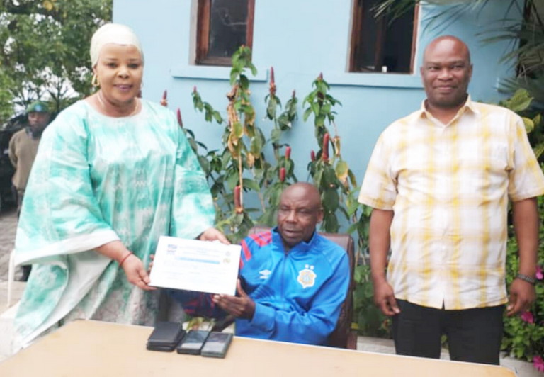 Nord-Kivu: le Gouverneur militaire honoré par le football féminin